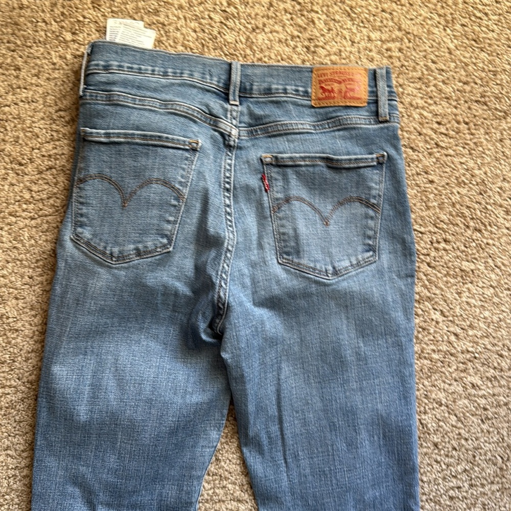 Levi's - Picture 3 of 3
